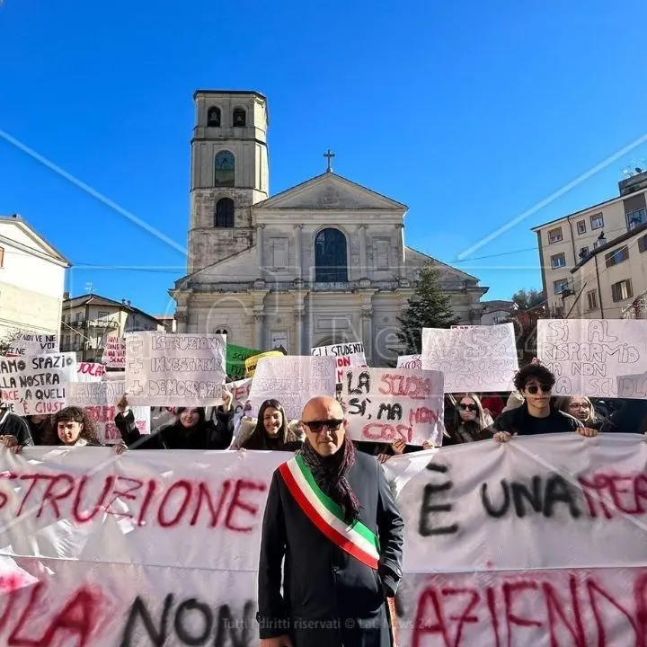 Acri, più di mille studenti in piazza per protestare contro il Piano di dimensionamento scolastico