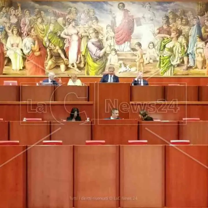 In Consiglio regionale arriva il solito bilancio ingessato: il 67% è riservato alla sanità. Liberi soltanto 779 milioni