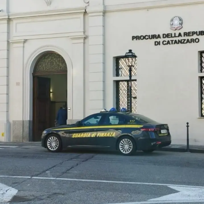 Catanzaro, arrestato imprenditore accusato di bancarotta fraudolenta e autoriciclaggio. Sequestrati beni per 5 milioni