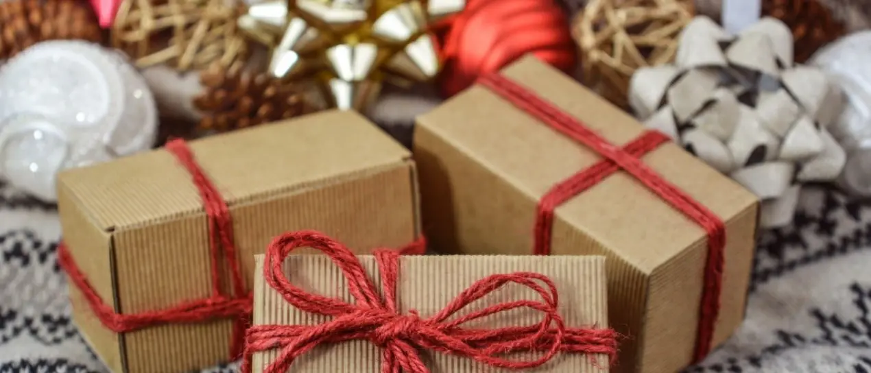 Negozi sotto casa affossati dall’e-commerce, Confcommercio: «A Natale sosteniamoli per far crescere l’intero territorio»