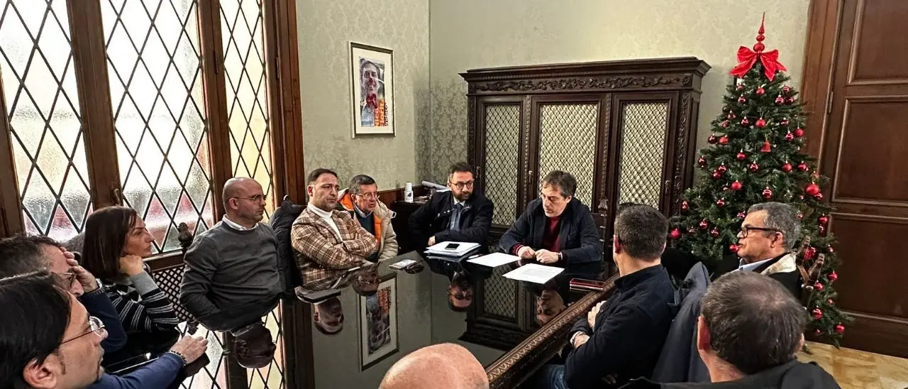 Vertenza Abramo Costumer Care, Fiorita incontra i sindacati: «Accanto ai lavoratori»