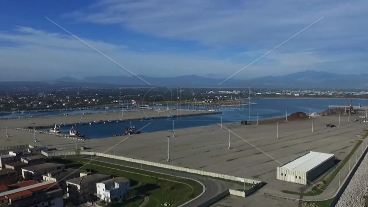 Insediamento Baker Hughes nel porto di Corigliano, Uil-Uilm: «Grande opportunità. La politica guardi al futuro»