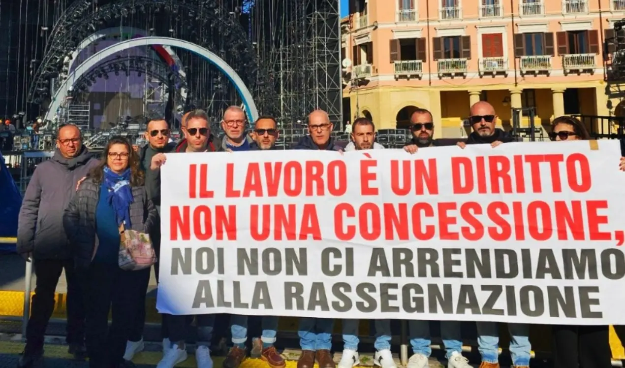 Vertenza Abramo, il palco del concerto Rai di Capodanno a Crotone diventa la “piazza” della protesta