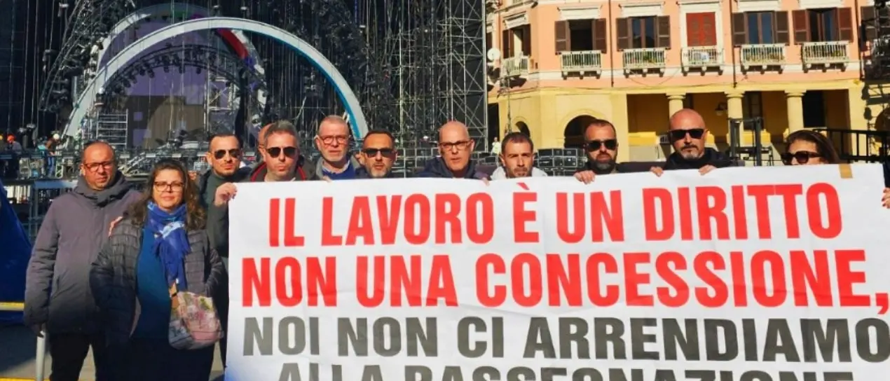 Vertenza Abramo, il palco del concerto Rai di Capodanno a Crotone diventa la “piazza” della protesta