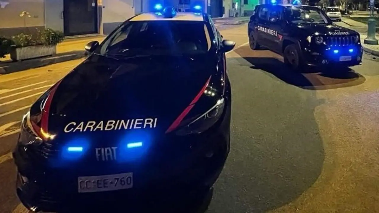 Tenta di strangolare la moglie con una cintura di cuoio: arrestato 47enne nel Cosentino