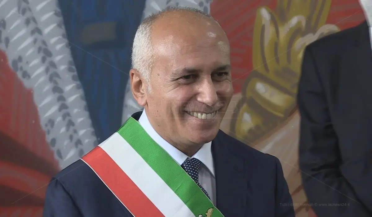 Comune di Cosenza, boccata d’aria da Cosfel: «Il disavanzo da 40 milioni potrà essere spalmato in 20 anni»