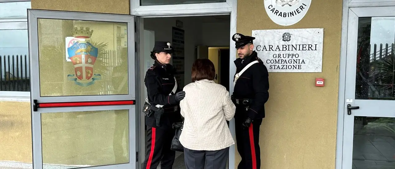 «Suo figlio è stato arrestato, serve una cauzione di 10mila euro»: la truffa non riuscita a un’anziana di Lamezia
