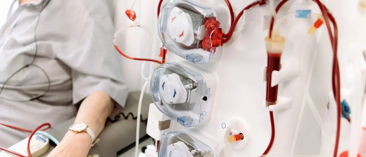 La via crucis di una dializzata all’ospedale di Cosenza: «Nessuna assistenza e in bagno solo un lavandino senza acqua calda»