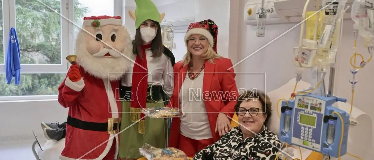 Una carezza per chi soffre (anche) a Natale. OncoMed in corsia a Cosenza: «Ogni giorno vediamo la paura e la speranza»