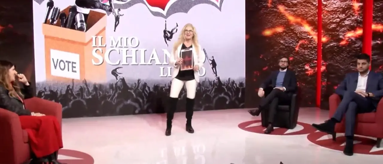 Il mio schianto libero, a Perfidia i paradossi e i tic degli italiani - RIVEDI LA PUNTATA