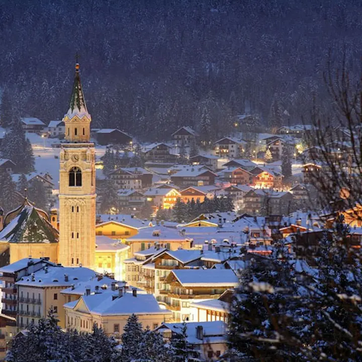 Natale a Cortina per il commercialista del clan. La bella vita, le crociere e l’ossessione per Sanremo