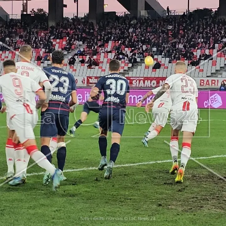 Il Cosenza guadagna un altro punto: a Bari i Lupi fanno 0-0