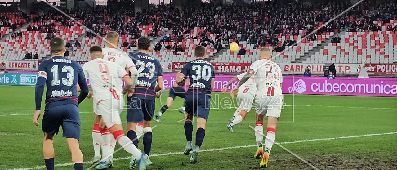 Il Cosenza guadagna un altro punto: a Bari i Lupi fanno 0-0