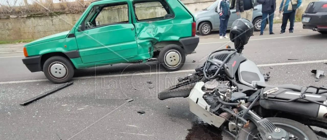 Incidente a Belvedere Marittimo, cade dalla moto: trasferito in elisoccorso a Cosenza