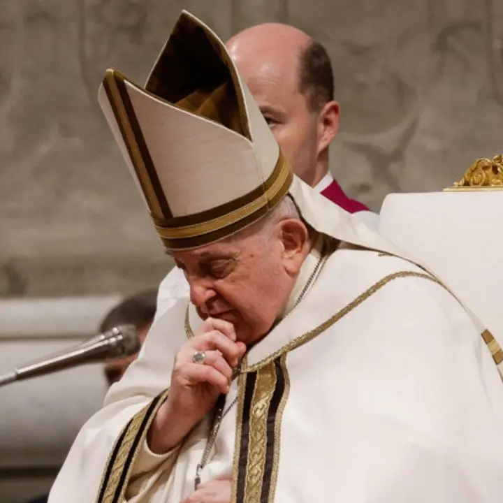 Medio Oriente, l’omelia di papa Francesco durante la messa di Natale: «Gesù rifiutato dalla logica della guerra»