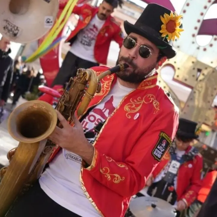 Cosenza, Natale all’insegna di musica e allegria con la Wolf Street Band di Rosso Silano