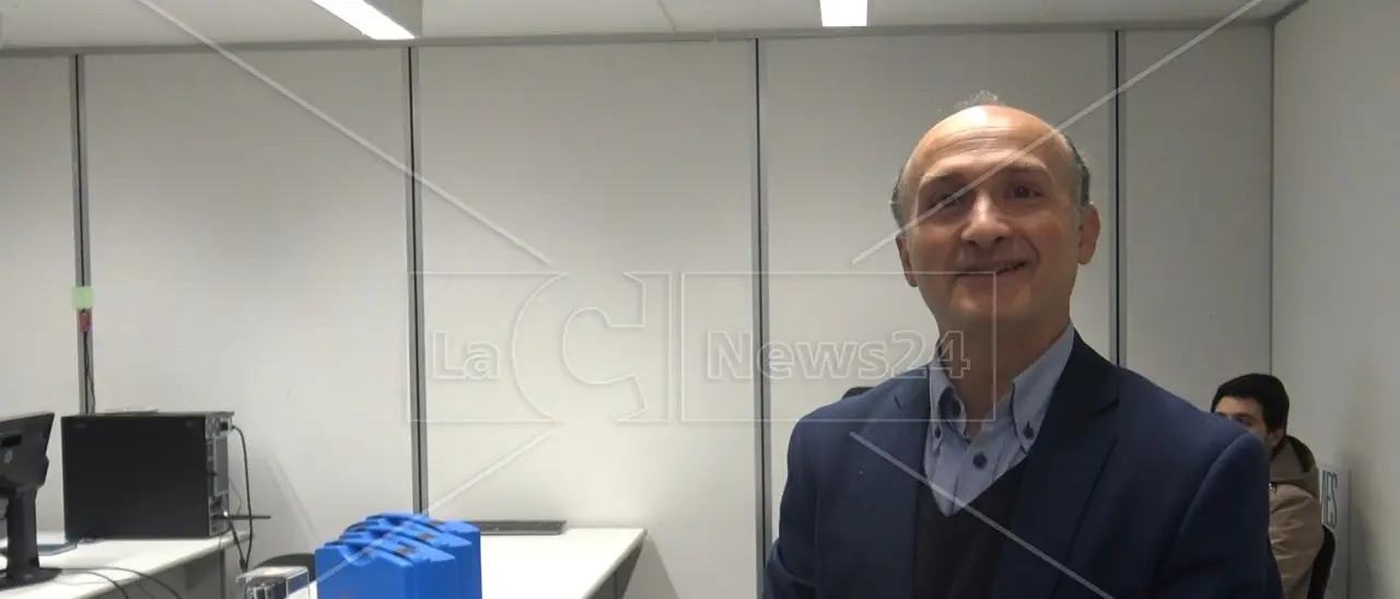 Giancarlo Fortino, l’informatica del futuro nei laboratori dell’Unical: «Ho preferito la Calabria alla California»