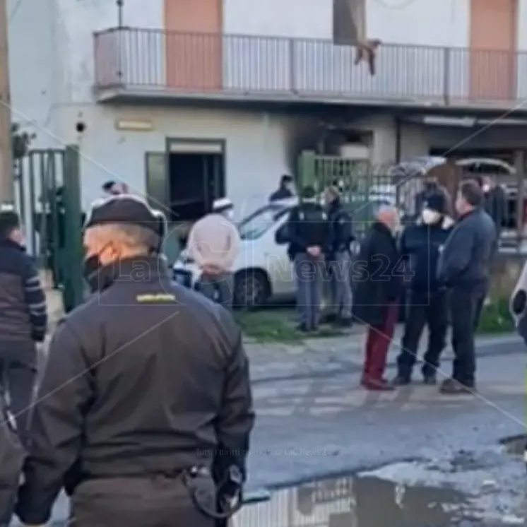 Corigliano-Rossano, incendio coinvolge palazzina in passato occupata da migranti