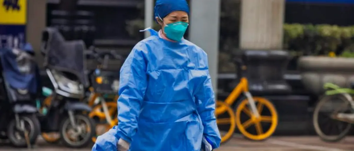 Covid, la Cina teme una nuova ondata. L’Oms: «La variante JN.1 potrebbe aumentare le infezioni respiratorie in molti Paesi»