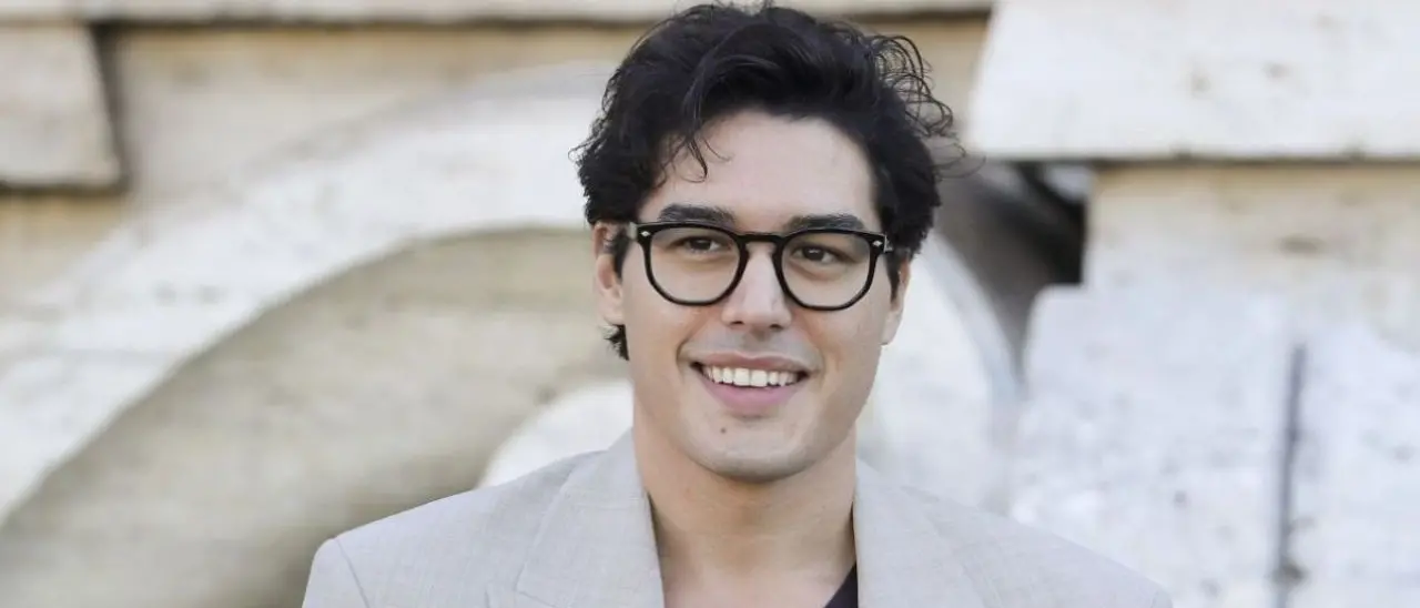 L’anno d’oro di Cristiano Caccamo tra set cinematografici e social. «Progetti per il 2024? Voglio aprire un ristorante»