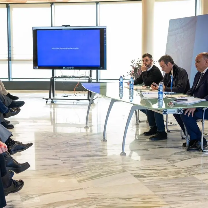 Incontro in Regione con i sindacati sulle vertenze Abramo e tirocinanti, Sposato: «Preoccupante il silenzio dei parlamentari calabresi»