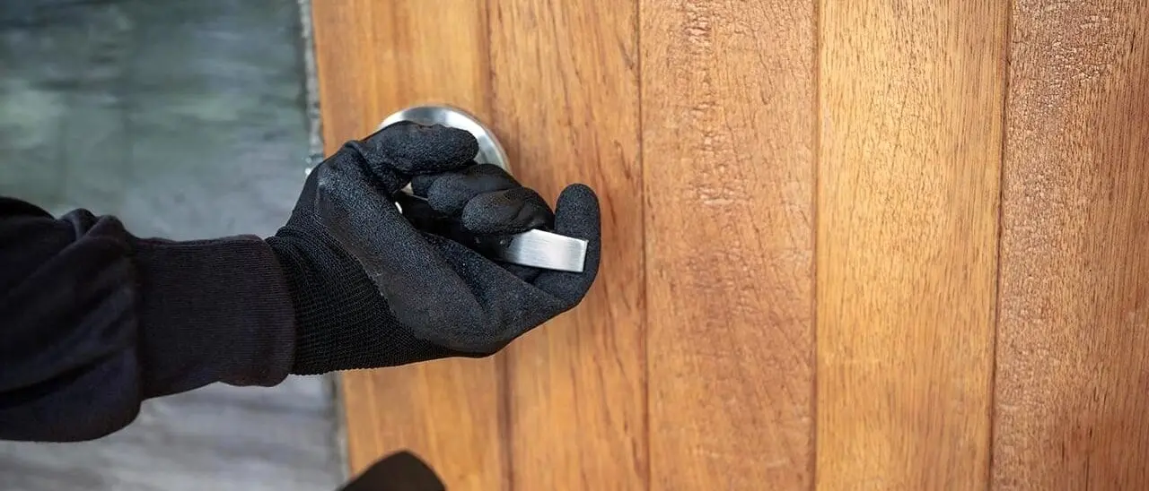 Monza, furto da mezzo milione di euro in un appartamento: il colpo quasi riuscito di due sorelle di 16 e 12 anni