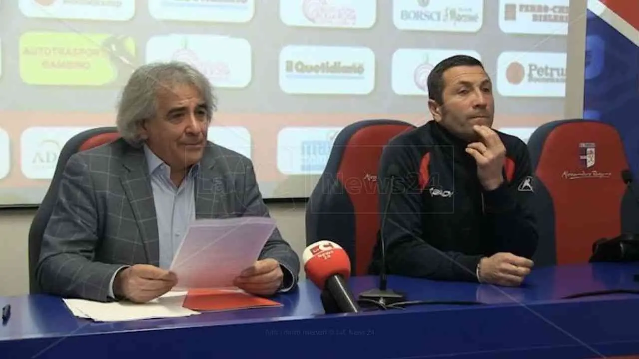 Vibonese, il dg Gagliardi alla conferenza di fine anno: «Noi giochiamo a calcio, non a calci come altre squadre»