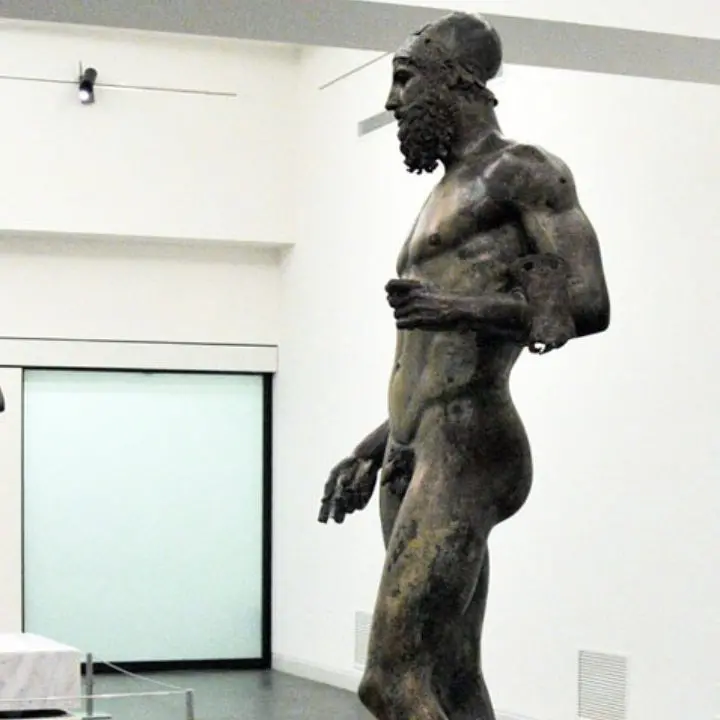 Il Comitato per la tutela dei Bronzi di Riace: «Per le feste regalate un biglietto per il Museo di Reggio Calabria»