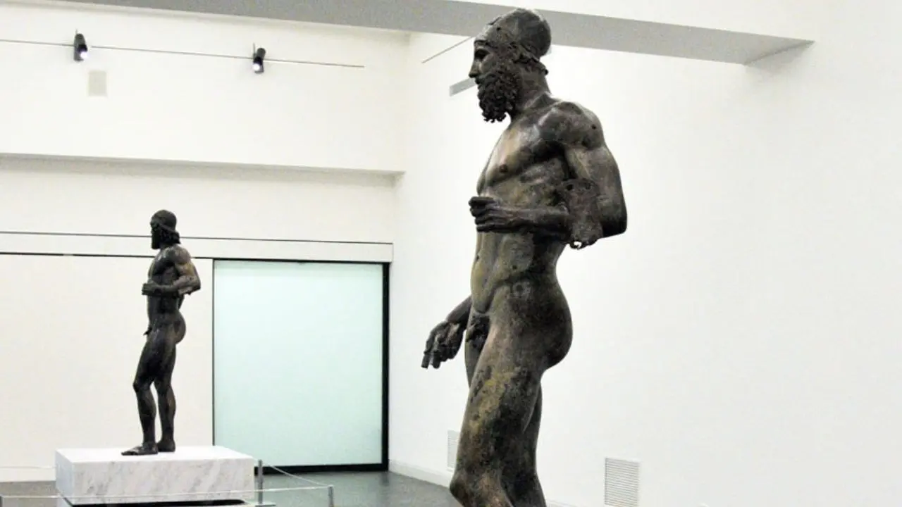 Il Comitato per la tutela dei Bronzi di Riace: «Per le feste regalate un biglietto per il Museo di Reggio Calabria»