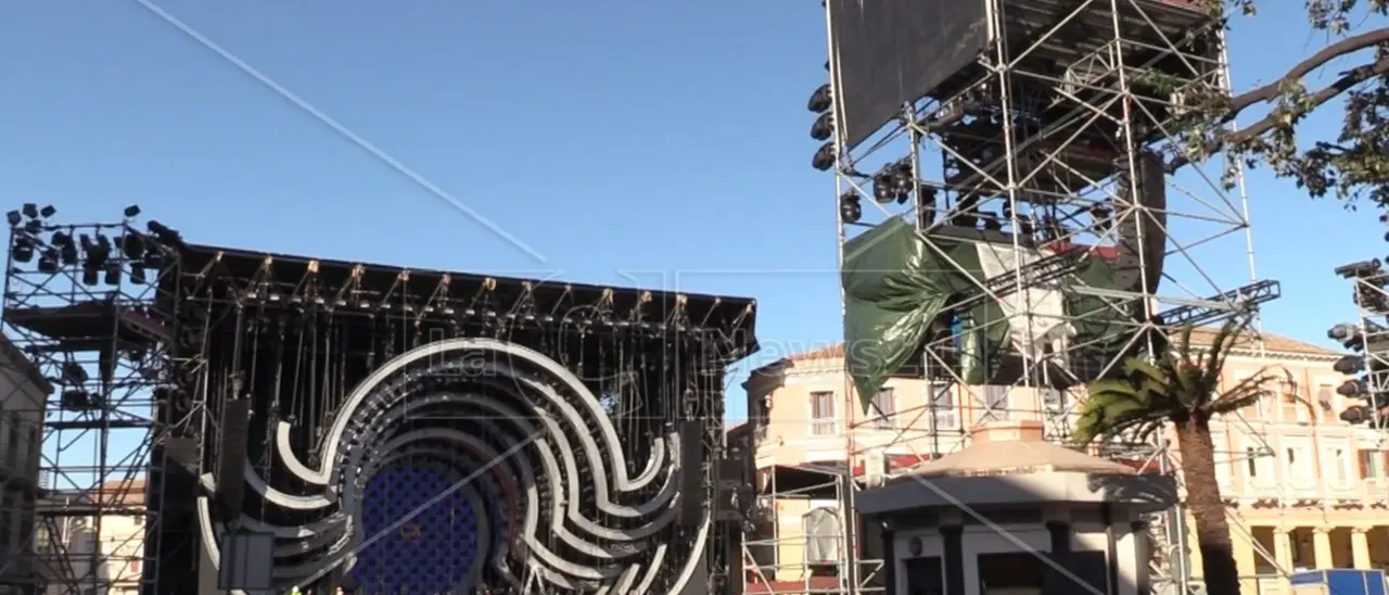 Capodanno Rai a Crotone, a ogni consigliere comunale 4 pass per arrivare al concerto in ritardo (con i parenti)