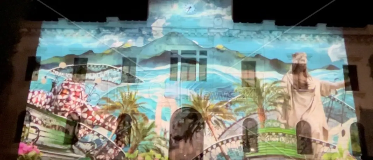 Reggio, gli auguri del Comune alla Città: palazzo San Giorgio “racconta” storia, prospettive e regala un sogno