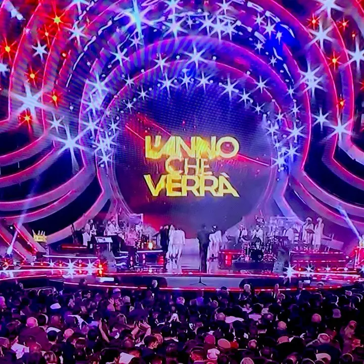Capodanno Rai, il 2024 inizia dalla Calabria: la piazza del concerto canta Rino Gaetano e il cielo è sempre più… a Sud