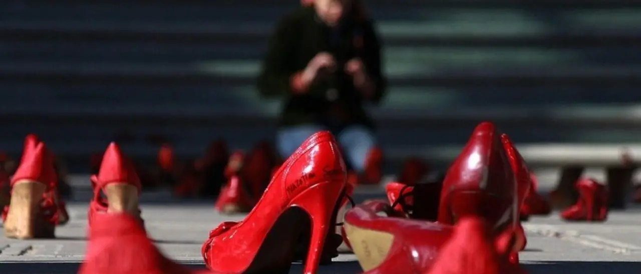 Le donne muoiono, ancora. Norme contro i femminicidi ma senza “oneri a carico dello Stato”