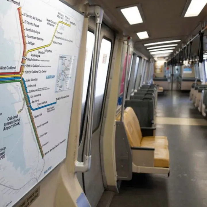 Usa, treno passeggeri deraglia nella baia di San Francisco: 9 feriti