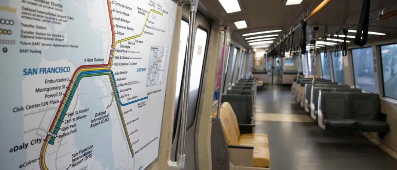 Usa, treno passeggeri deraglia nella baia di San Francisco: 9 feriti