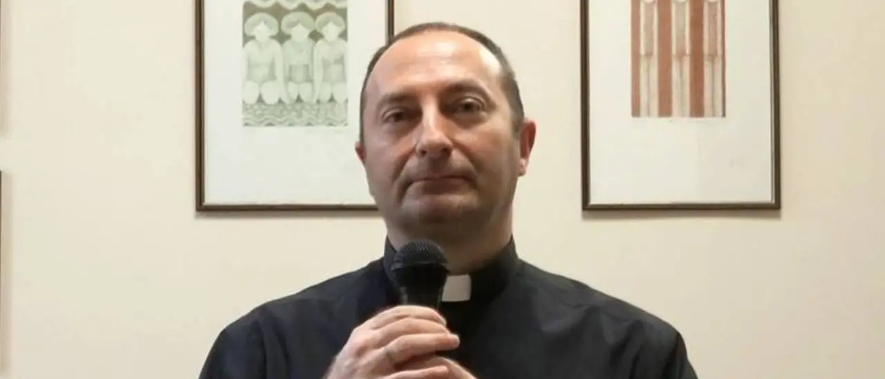 «Papa Francesco è un usurpatore». Parroco scomunicato a Livorno: chi è don Ramon Guidetti