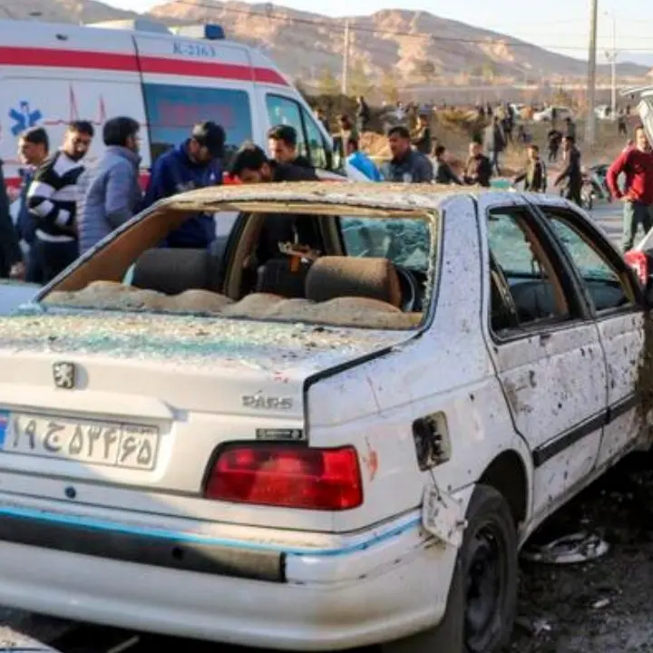 Iran, sale il bilancio delle vittime delle due esplosioni: 103 i morti. Khamenei: «Ci sarà una risposta severa»