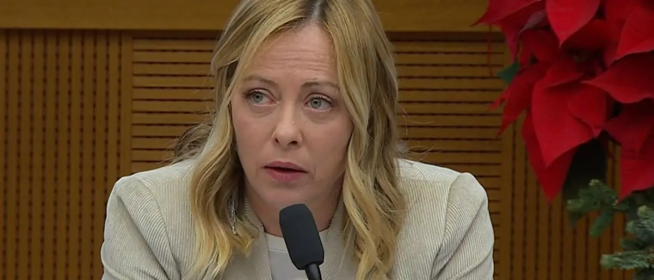 Meloni (finalmente) in conferenza stampa. «L’autonomia differenziata può responsabilizzare la classe politica del Sud»