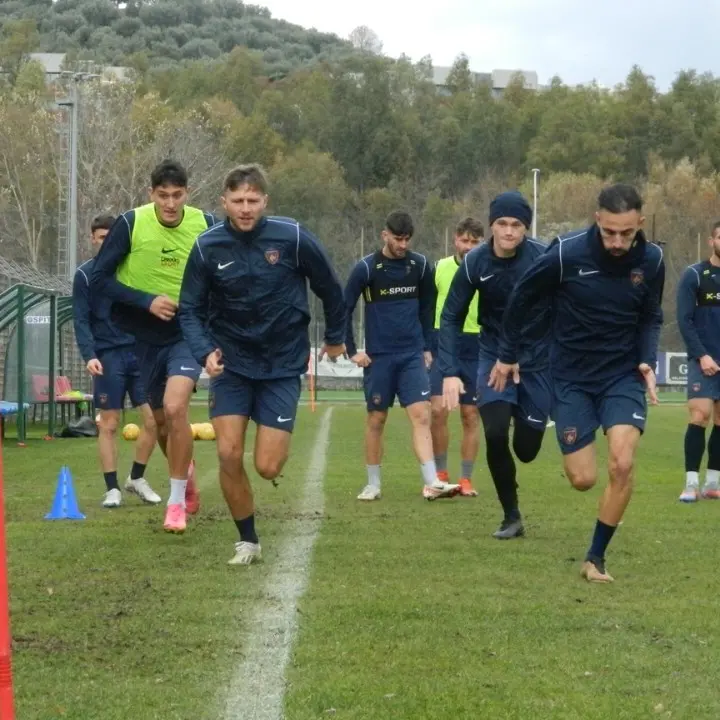Cosenza, squadra di nuovo al lavoro dopo la pausa natalizia: allenamento differenziato per due rossoblù