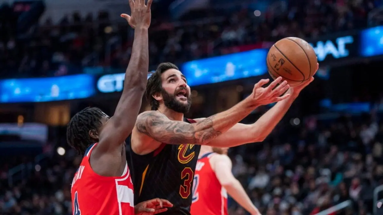 Basket, Ricky Rubio lascia l’Nba per problemi di salute: «Sono sprofondato nell’oscurità»