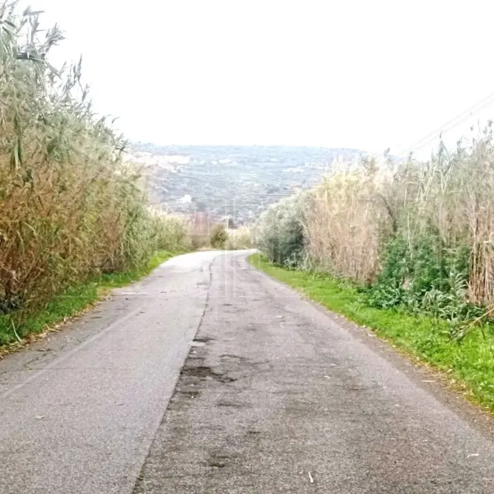 I Comuni investono per attirare i turisti ma poi la rete viaria fatiscente li tiene lontani: il caso di Nicotera