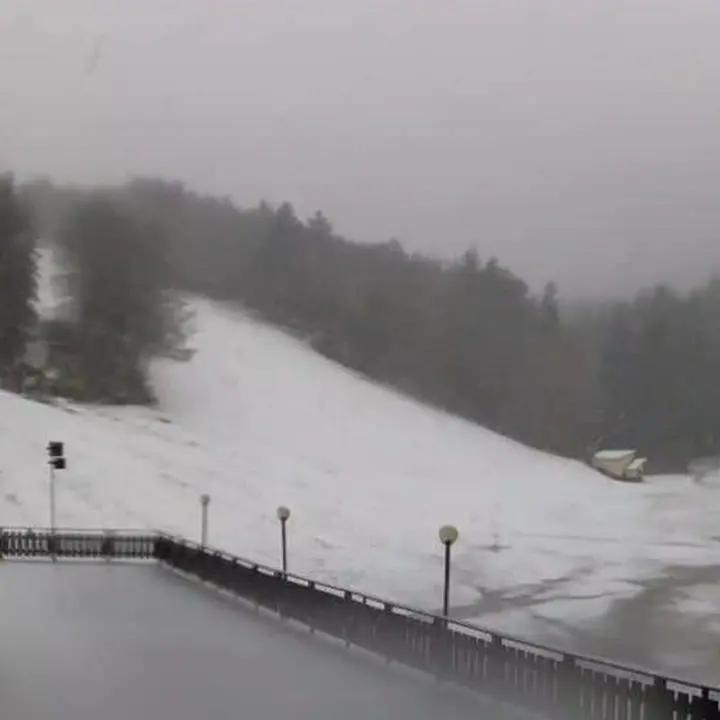 Il maltempo si abbatte sulla Calabria: nevica in Sila e Pollino, forte vento su tutta la regione con raffiche fino a 115 kmh