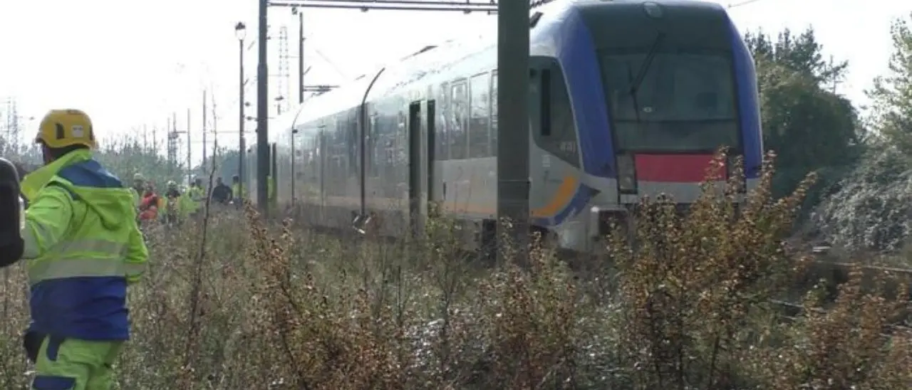 Incidente ferroviario a Roccella Ionica, due giovani investiti da un treno: salvi per miracolo