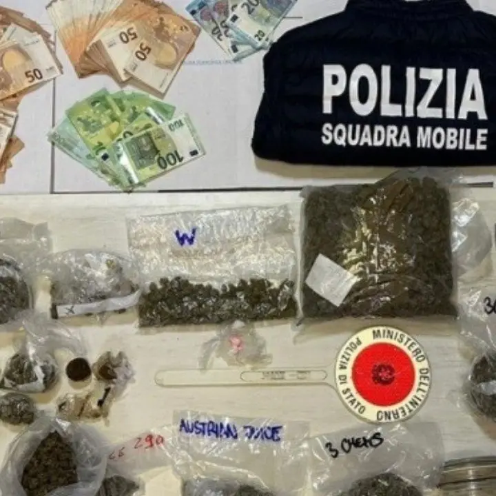 Crotone, scoperto un market della droga: arrestato un uomo