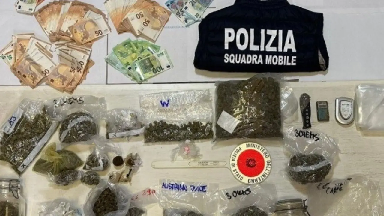 Crotone, scoperto un market della droga: arrestato un uomo