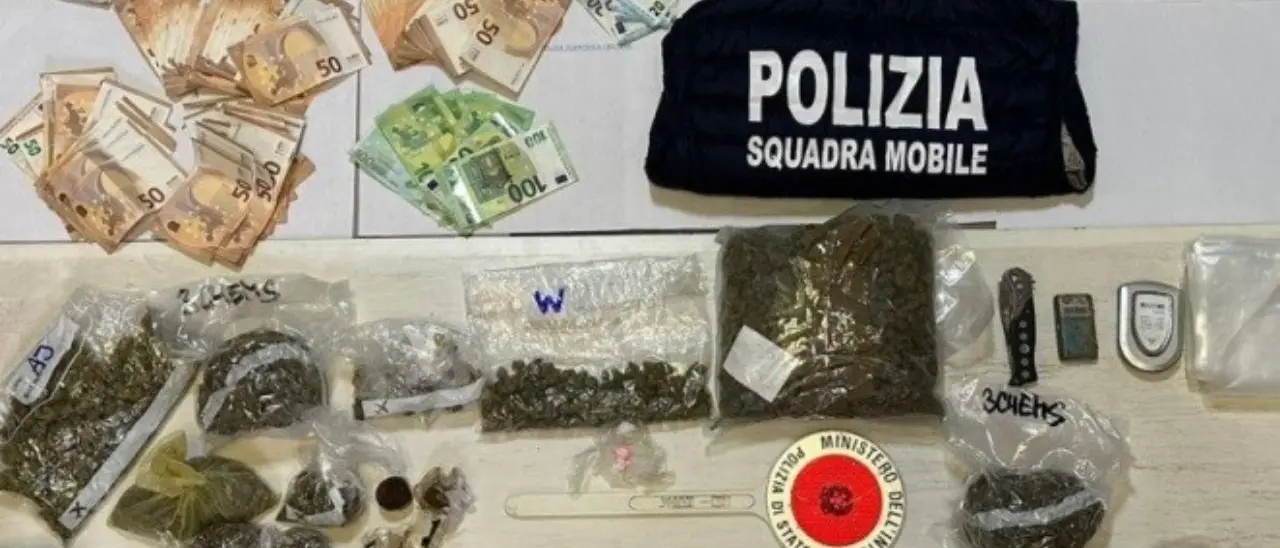 Crotone, scoperto un market della droga: arrestato un uomo