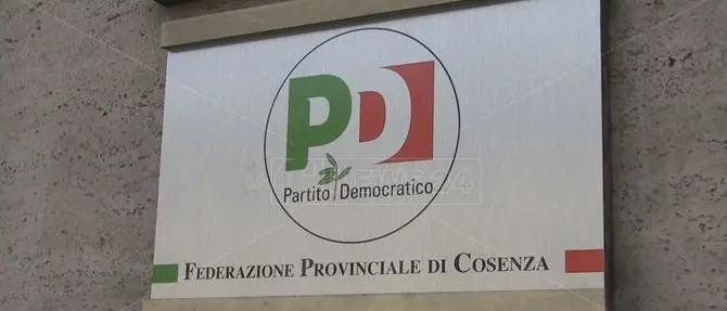 Firme false e strappi in Consiglio comunale: l’atmosfera nel Pd a Cosenza resta tesa. Per Caruso il rimpasto è una patata bollente