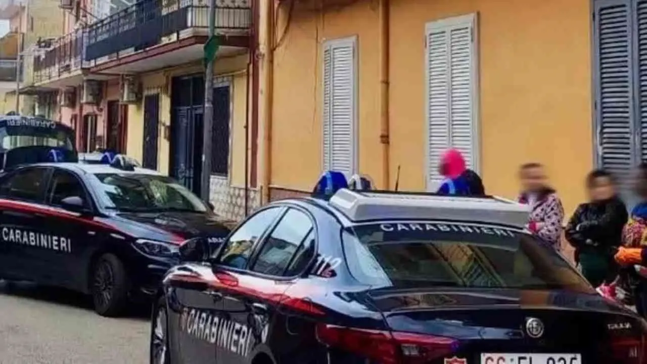 Caivano, bimba di 5 anni cade dal secondo piano: non è grave. Era sola in casa