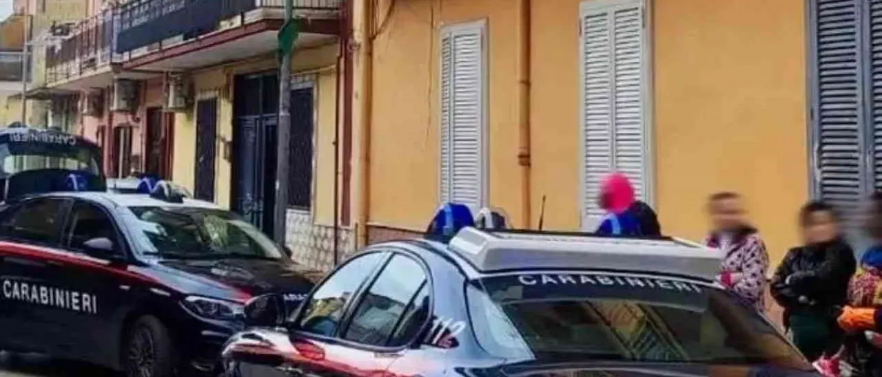 Caivano, bimba di 5 anni cade dal secondo piano: non è grave. Era sola in casa