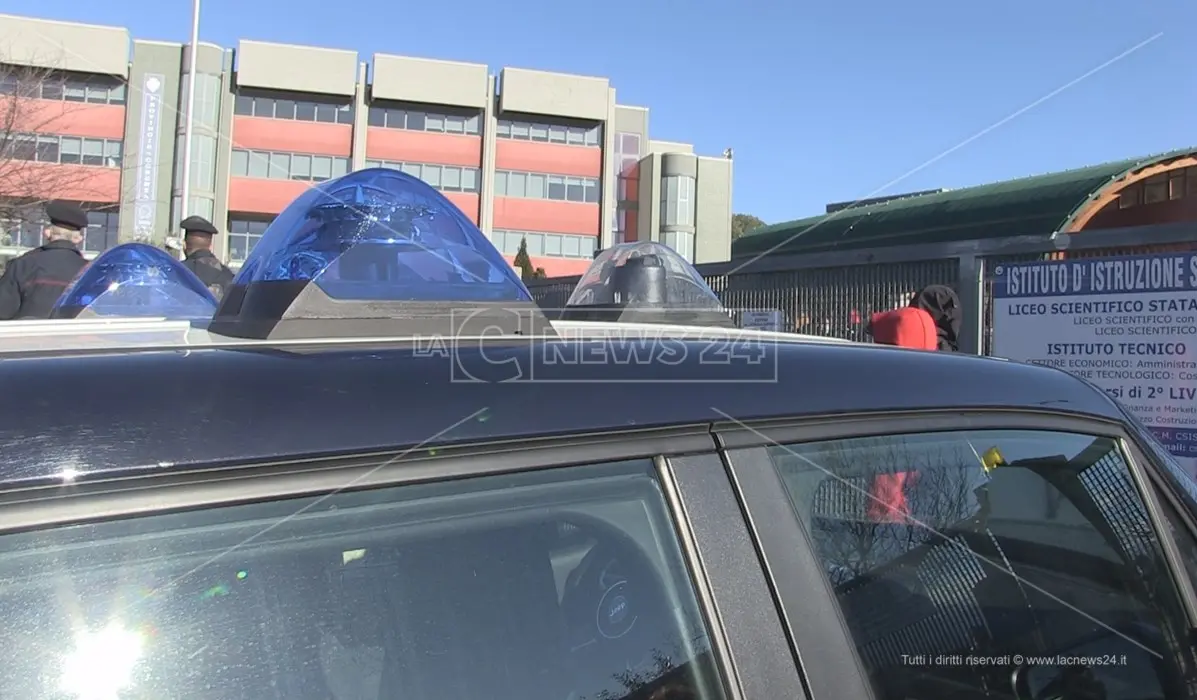 Presunte violenze al liceo di Castrolibero, al via il processo al docente e alla dirigente scolastica